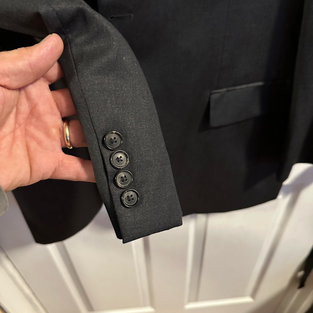 Hugo Boss 44R - Picture 4 of 8